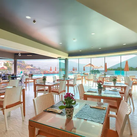 The Views Baia - Adults Only 4* 丰沙尔